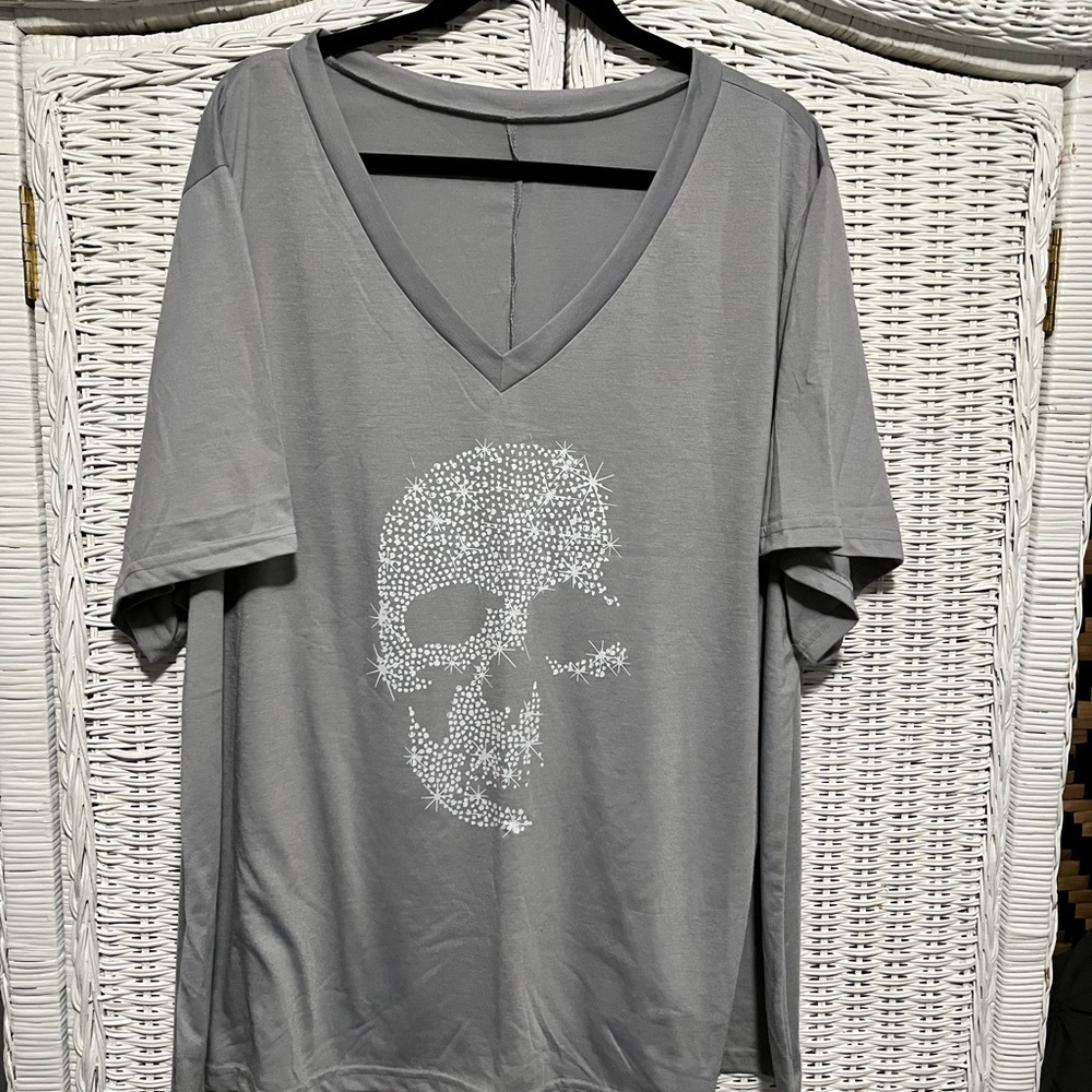 Women's 3x Gray V-Neck Short Sleeve Tee with Skull..5B x 30”L.Poly.